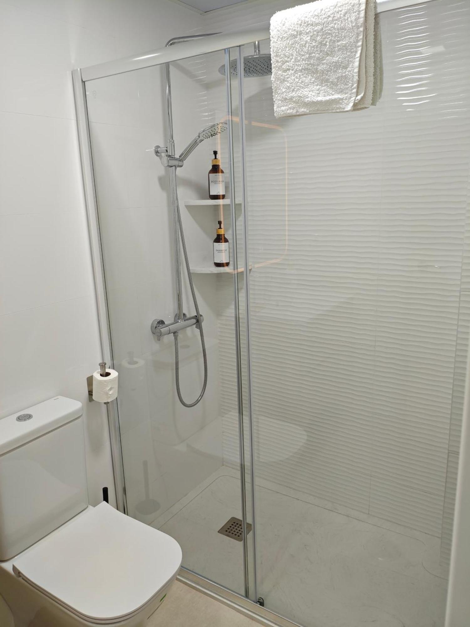 Precioso Apartamento Junto Al Casco Historico Malaga Bagian luar foto